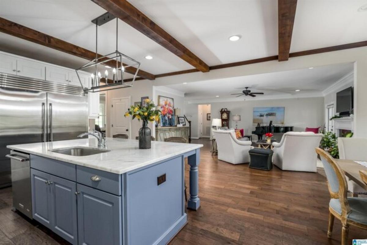 Picture of Home For Sale in Hoover, Alabama, United States