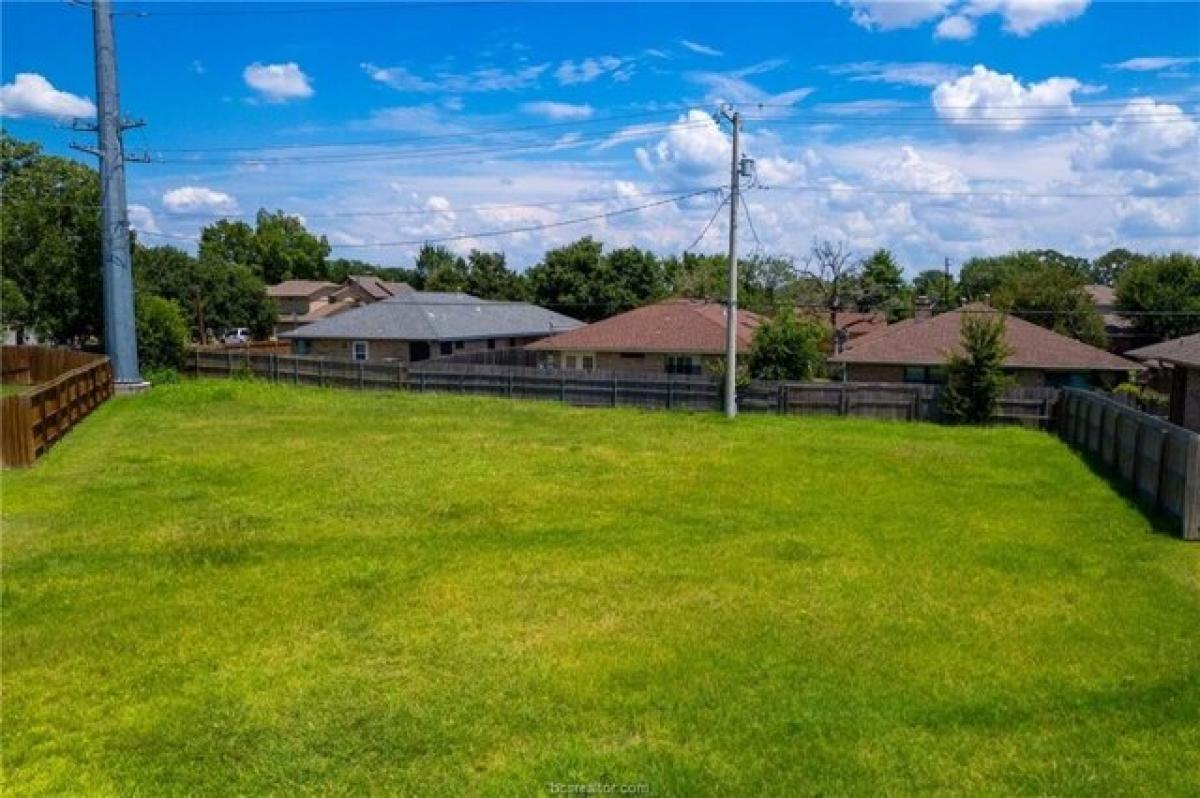 Picture of Residential Land For Sale in Bryan, Texas, United States