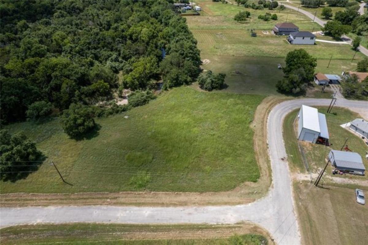 Picture of Residential Land For Sale in Granbury, Texas, United States