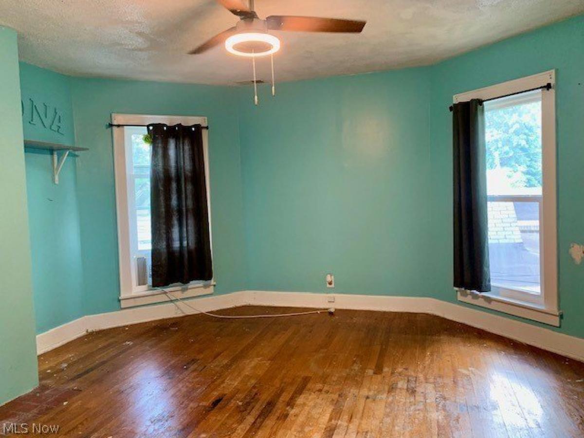 Picture of Home For Sale in Parkersburg, West Virginia, United States