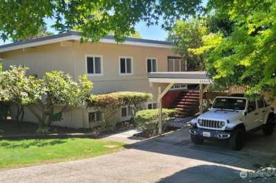 Home For Sale in Bellevue, Washington
