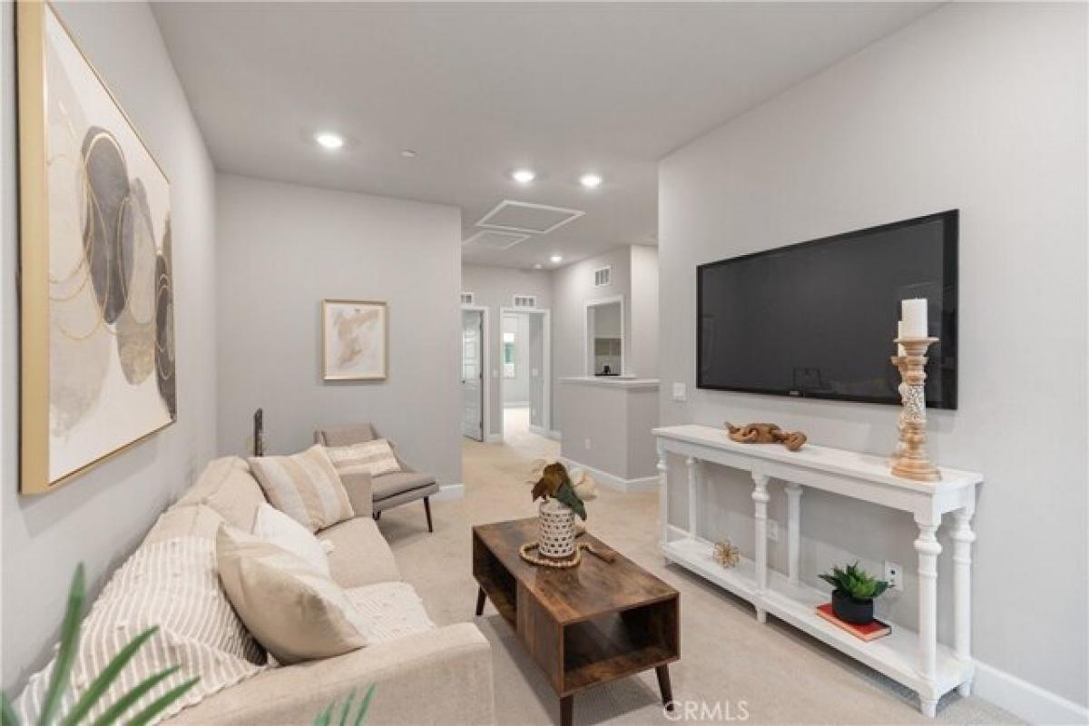 Picture of Home For Sale in Huntington Beach, California, United States