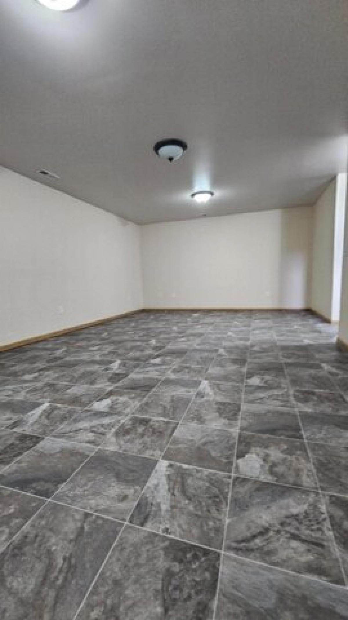 Picture of Home For Sale in Aberdeen, South Dakota, United States