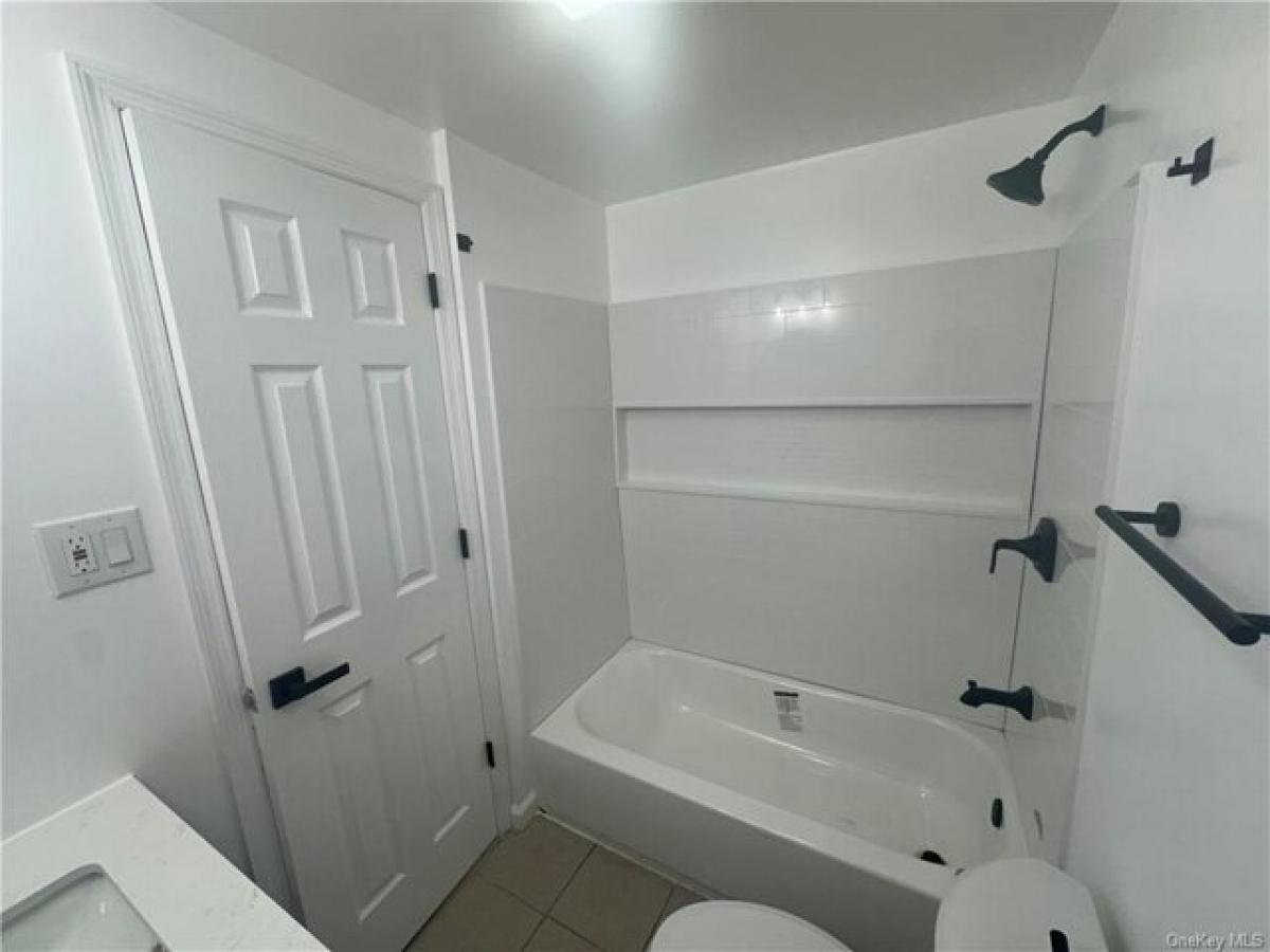 Picture of Home For Sale in Middletown, New York, United States