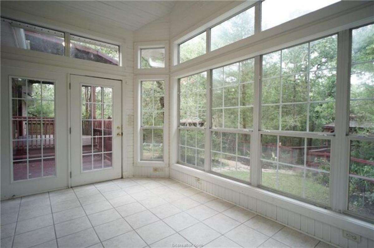 Picture of Home For Sale in Bryan, Texas, United States