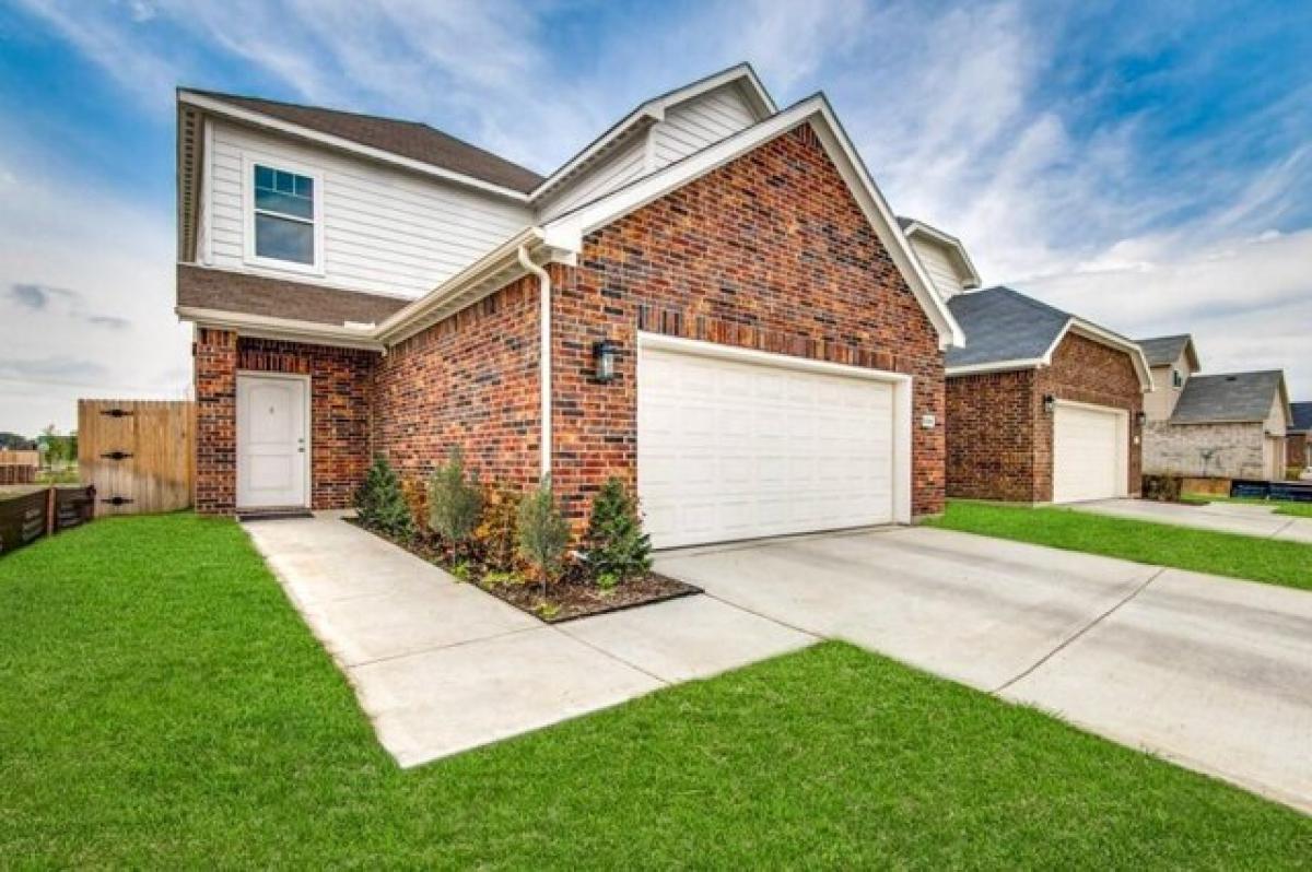 Picture of Home For Sale in Grand Prairie, Texas, United States