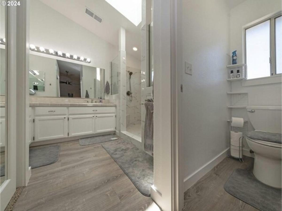 Picture of Home For Sale in Hillsboro, Oregon, United States