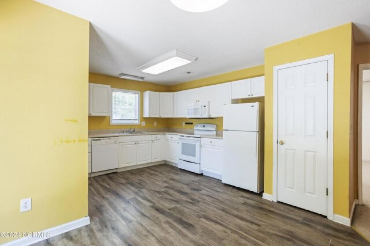 Picture of Home For Sale in Oak Island, North Carolina, United States