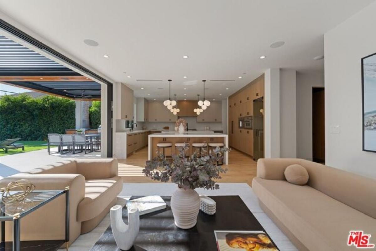 Picture of Home For Sale in Burbank, California, United States