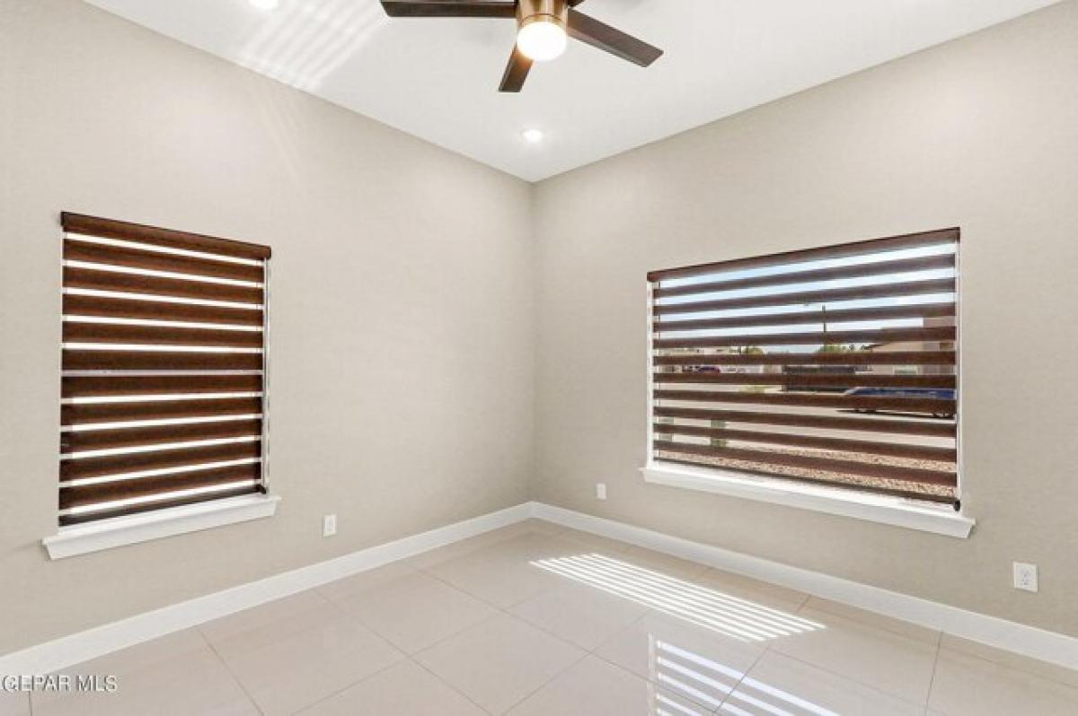 Picture of Home For Sale in Socorro, Texas, United States