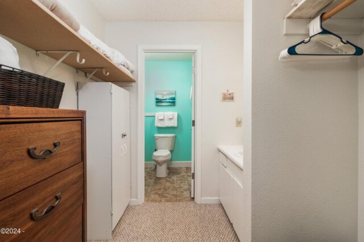 Picture of Home For Sale in Lincoln City, Oregon, United States