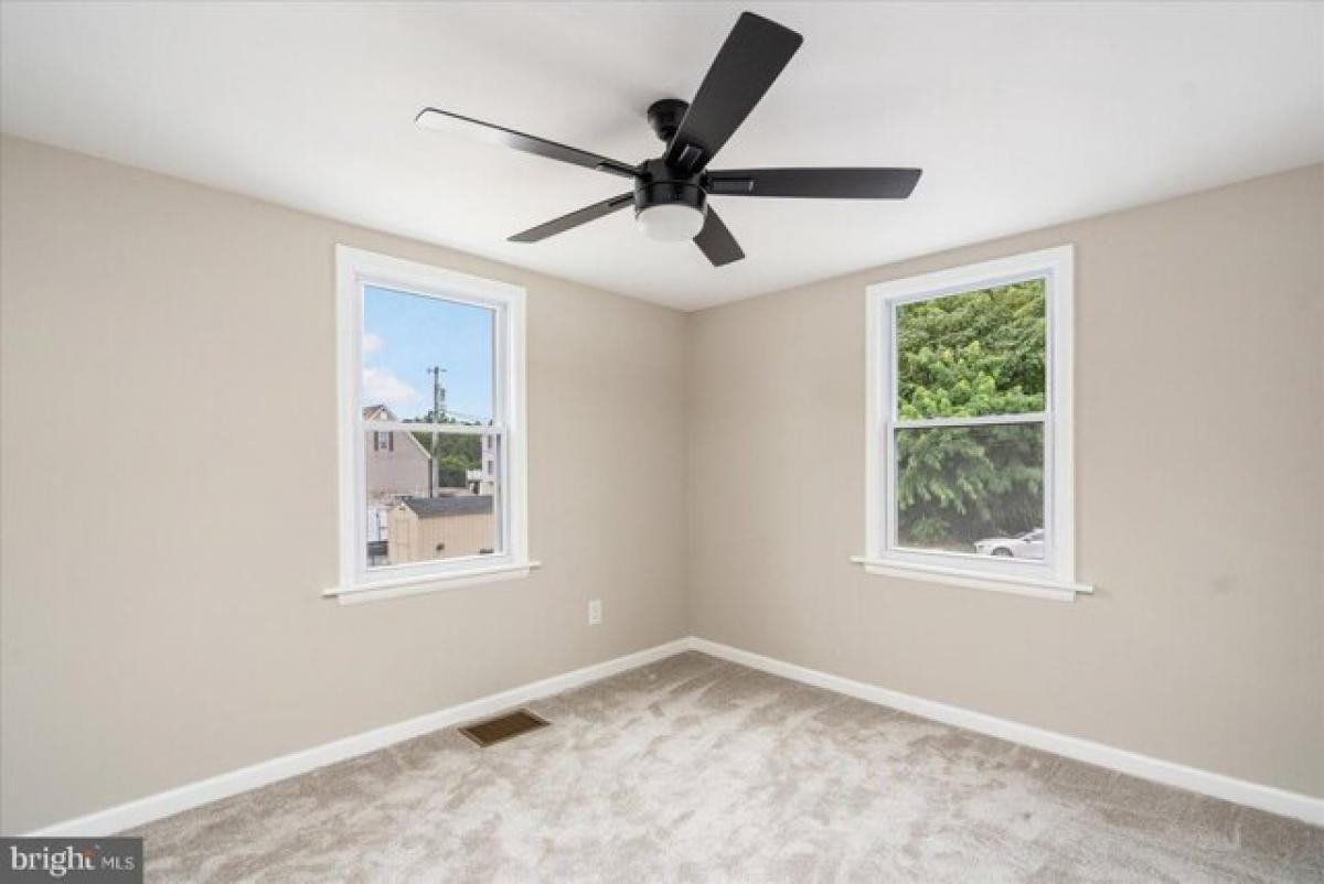 Picture of Home For Sale in Middle River, Maryland, United States