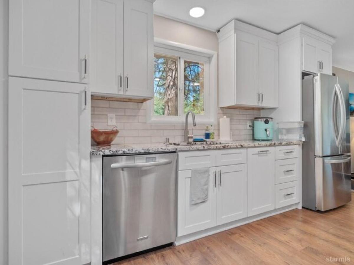 Picture of Home For Sale in South Lake Tahoe, California, United States