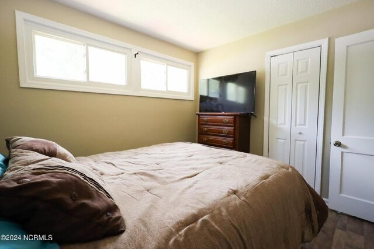 Picture of Home For Sale in Jacksonville, North Carolina, United States