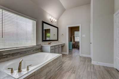 Home For Sale in Dickinson, Texas