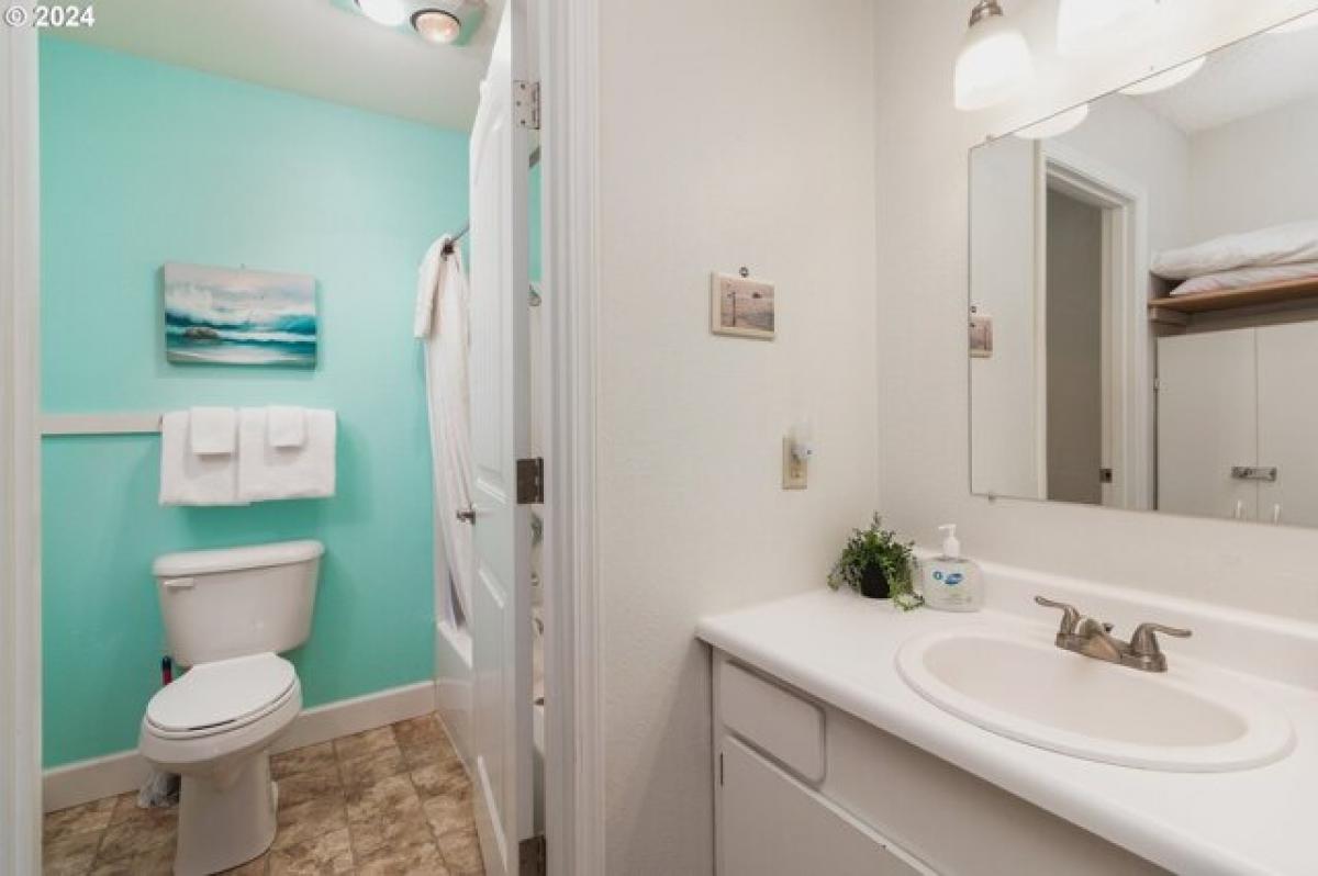 Picture of Home For Sale in Lincoln City, Oregon, United States