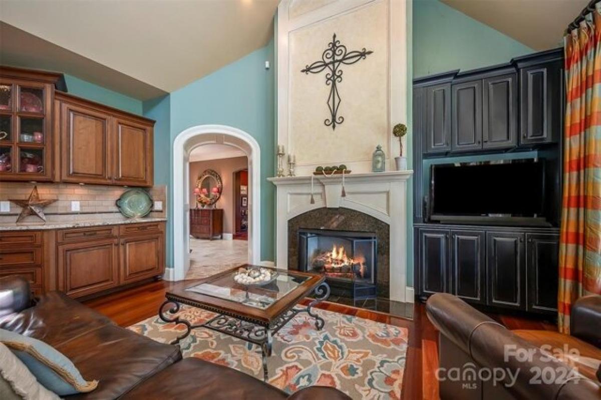 Picture of Home For Sale in Rutherfordton, North Carolina, United States