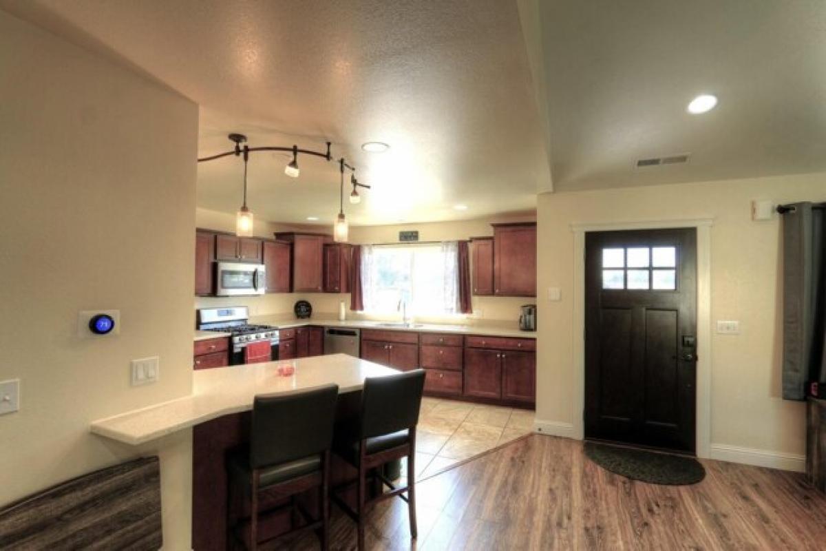 Picture of Home For Sale in Klamath Falls, Oregon, United States