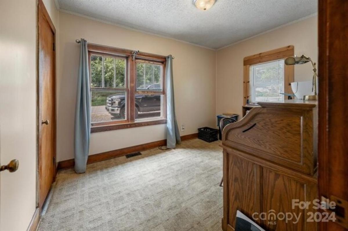 Picture of Home For Sale in Waynesville, North Carolina, United States