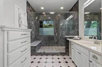 Home For Sale in Lakeway, Texas