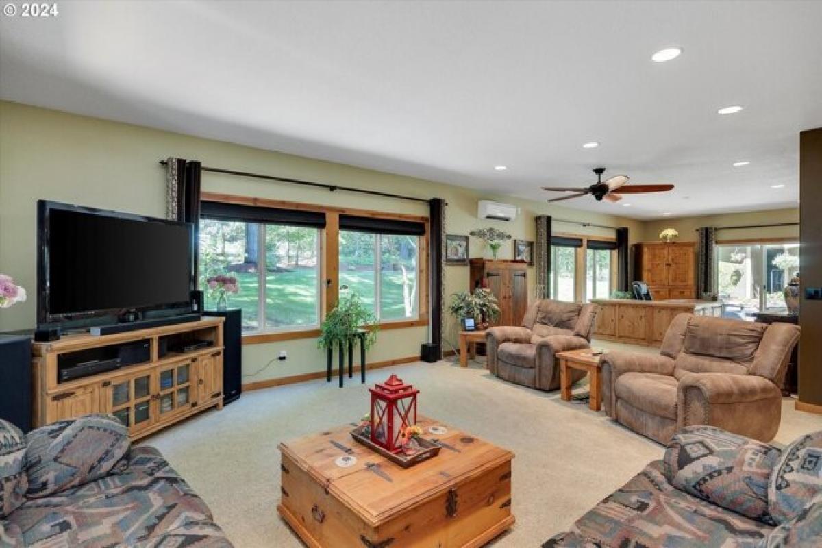 Picture of Home For Sale in White Salmon, Washington, United States