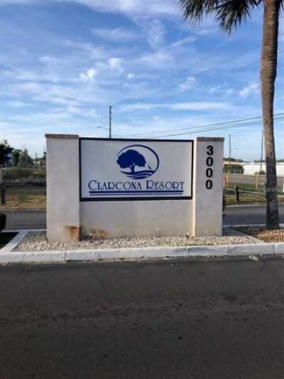 Home For Sale in Apopka, Florida