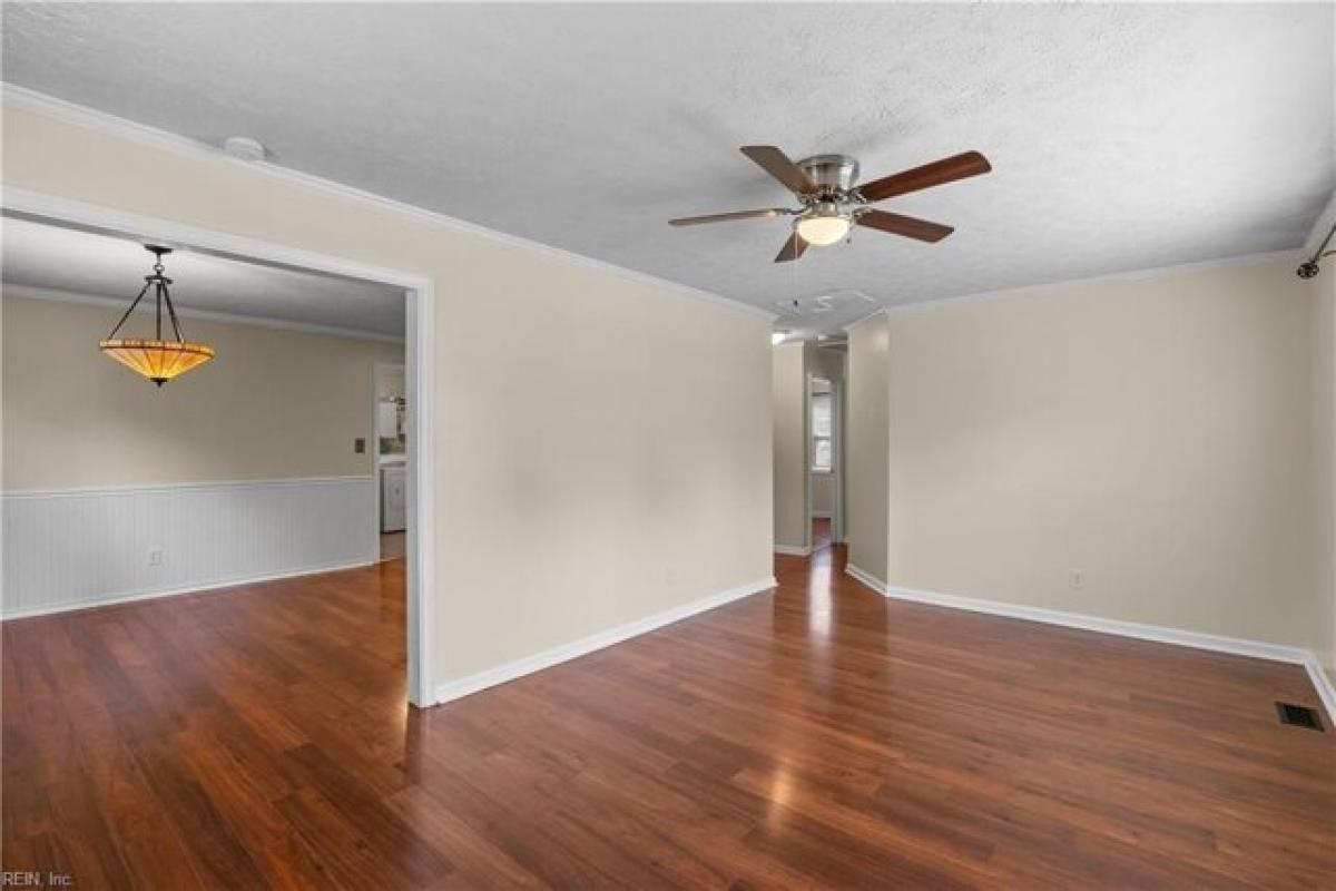 Picture of Home For Sale in Hampton, Virginia, United States