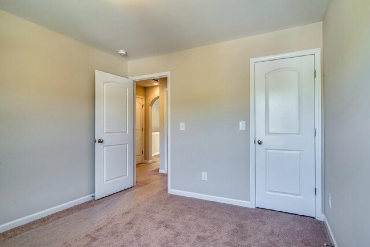 Picture of Home For Sale in La Vergne, Tennessee, United States