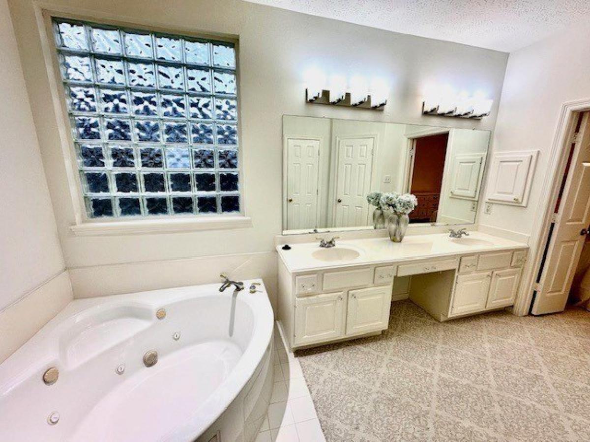 Picture of Home For Sale in Sugar Land, Texas, United States