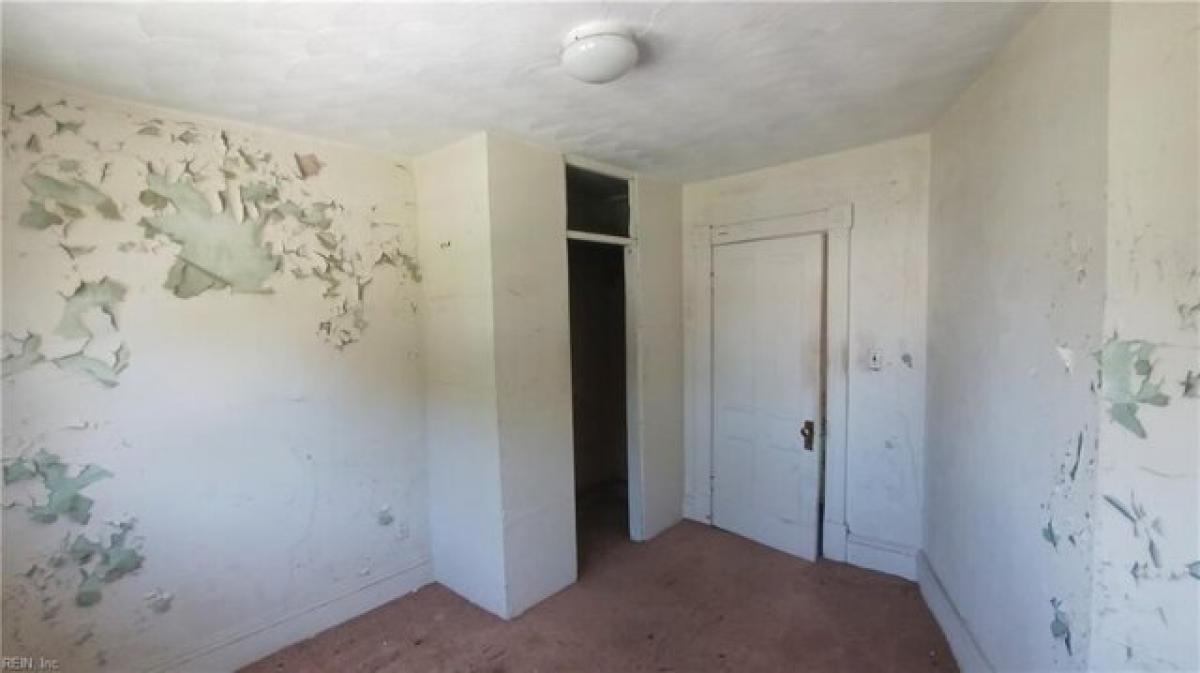 Picture of Home For Sale in Newport News, Virginia, United States