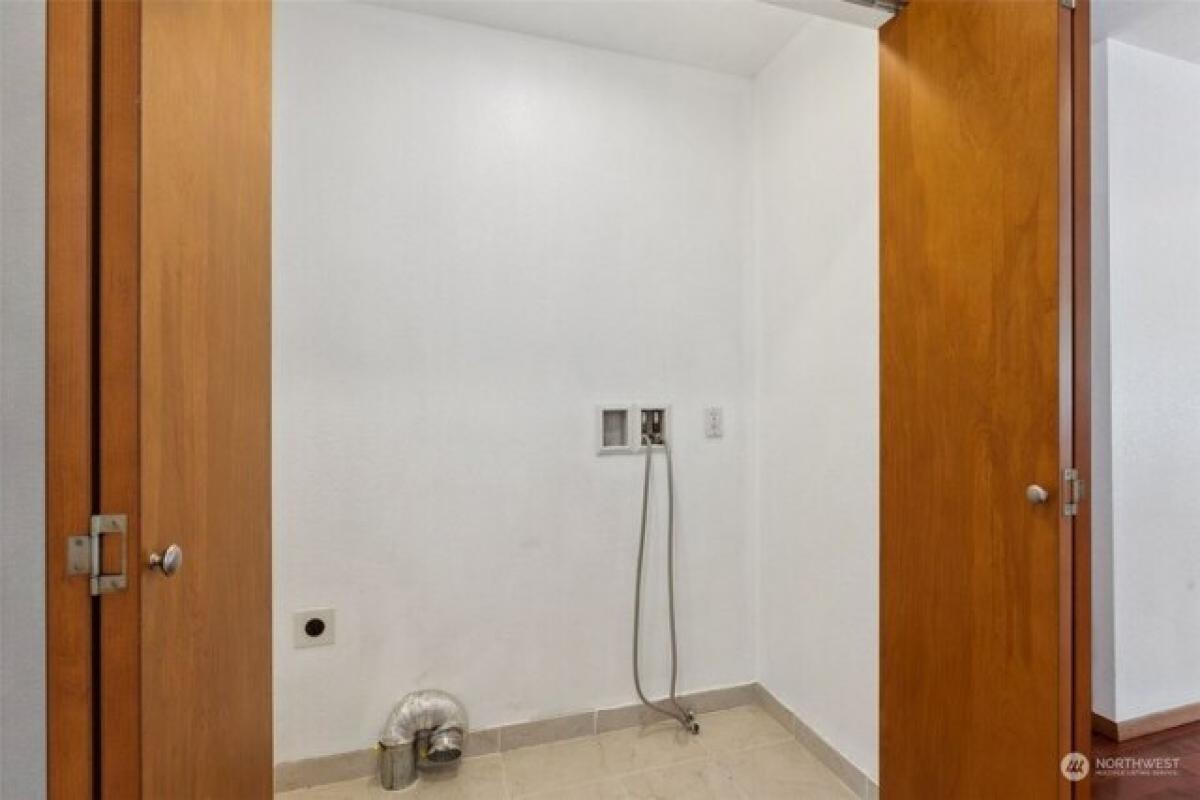 Picture of Home For Sale in Olympia, Washington, United States