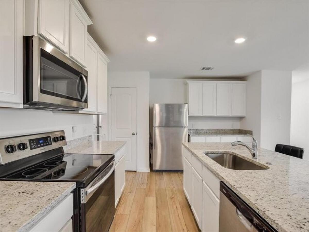 Picture of Home For Sale in Elgin, Texas, United States