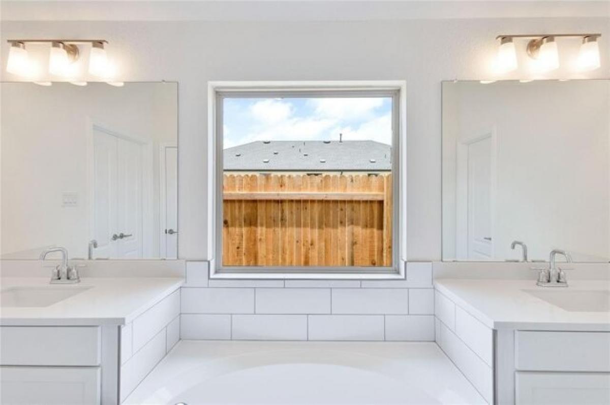 Picture of Home For Sale in Kyle, Texas, United States