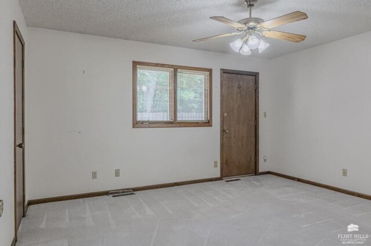 Picture of Home For Sale in Manhattan, Kansas, United States