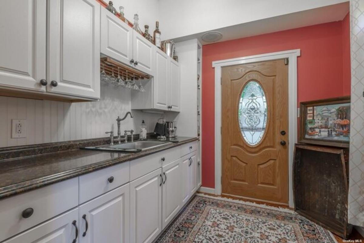 Picture of Home For Sale in Huntington, New York, United States