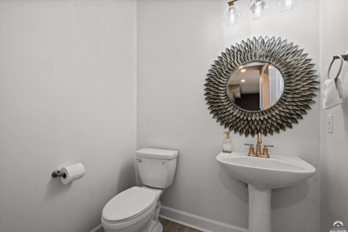 Picture of Home For Sale in Lawrence, Kansas, United States