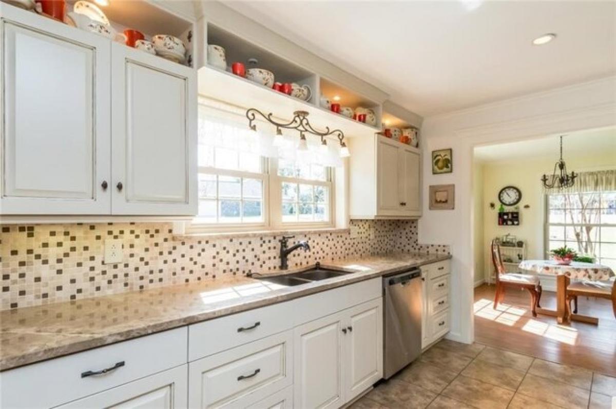 Picture of Home For Sale in Saraland, Alabama, United States