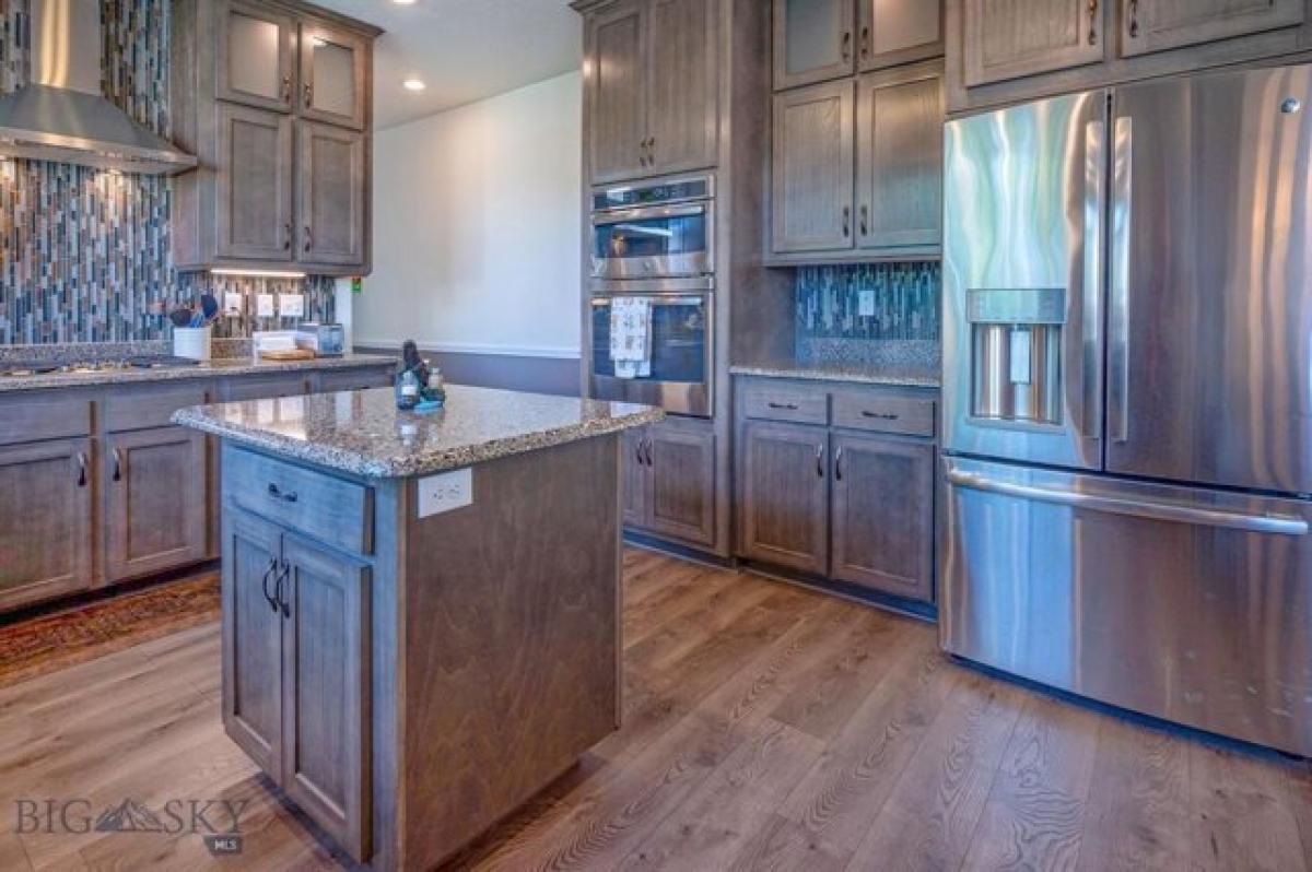 Picture of Home For Sale in Belgrade, Montana, United States