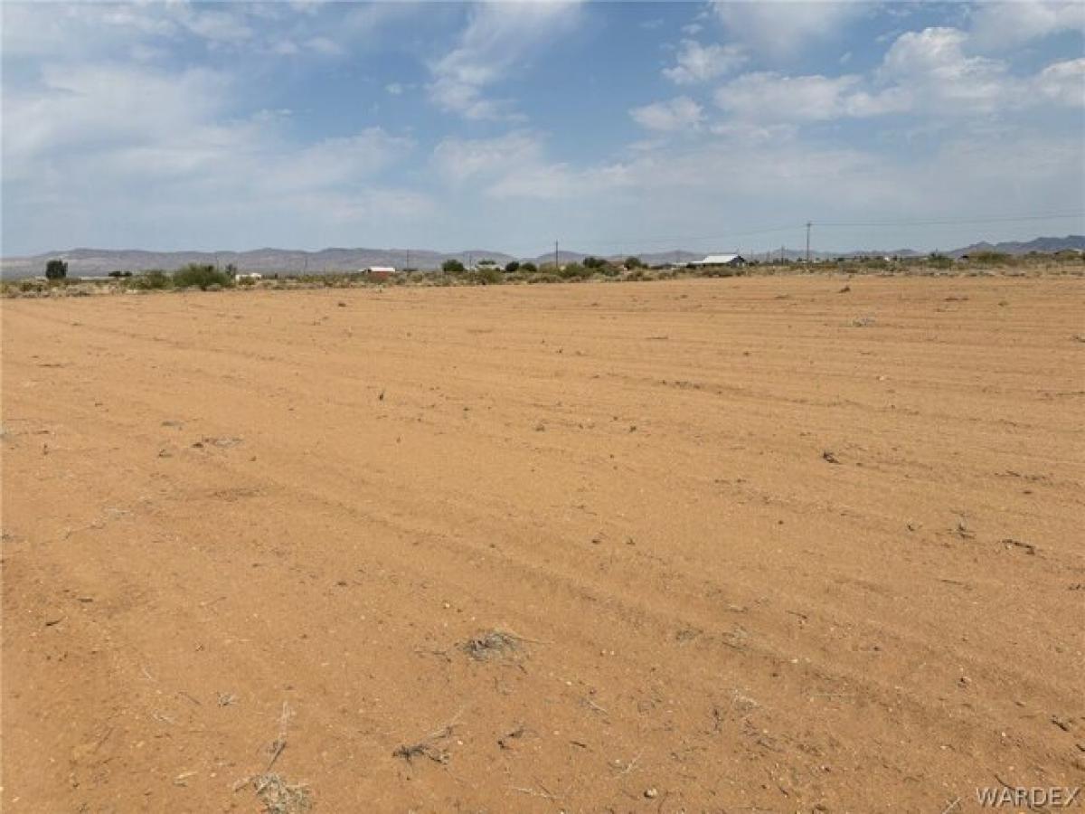 Picture of Residential Land For Sale in Golden Valley, Arizona, United States
