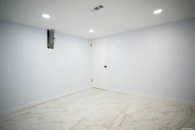 Home For Sale in Dix Hills, New York