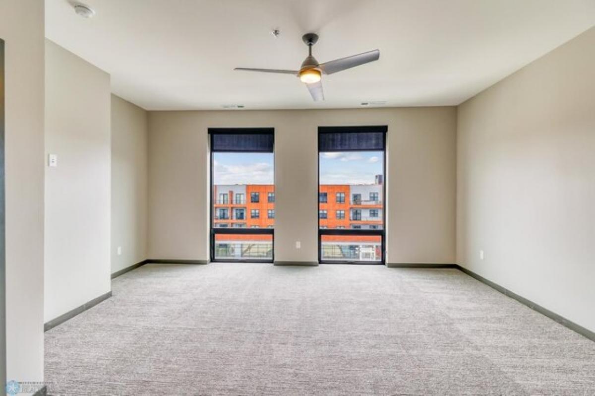 Picture of Home For Sale in West Fargo, North Dakota, United States