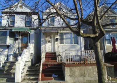 Home For Sale in Ozone Park, New York