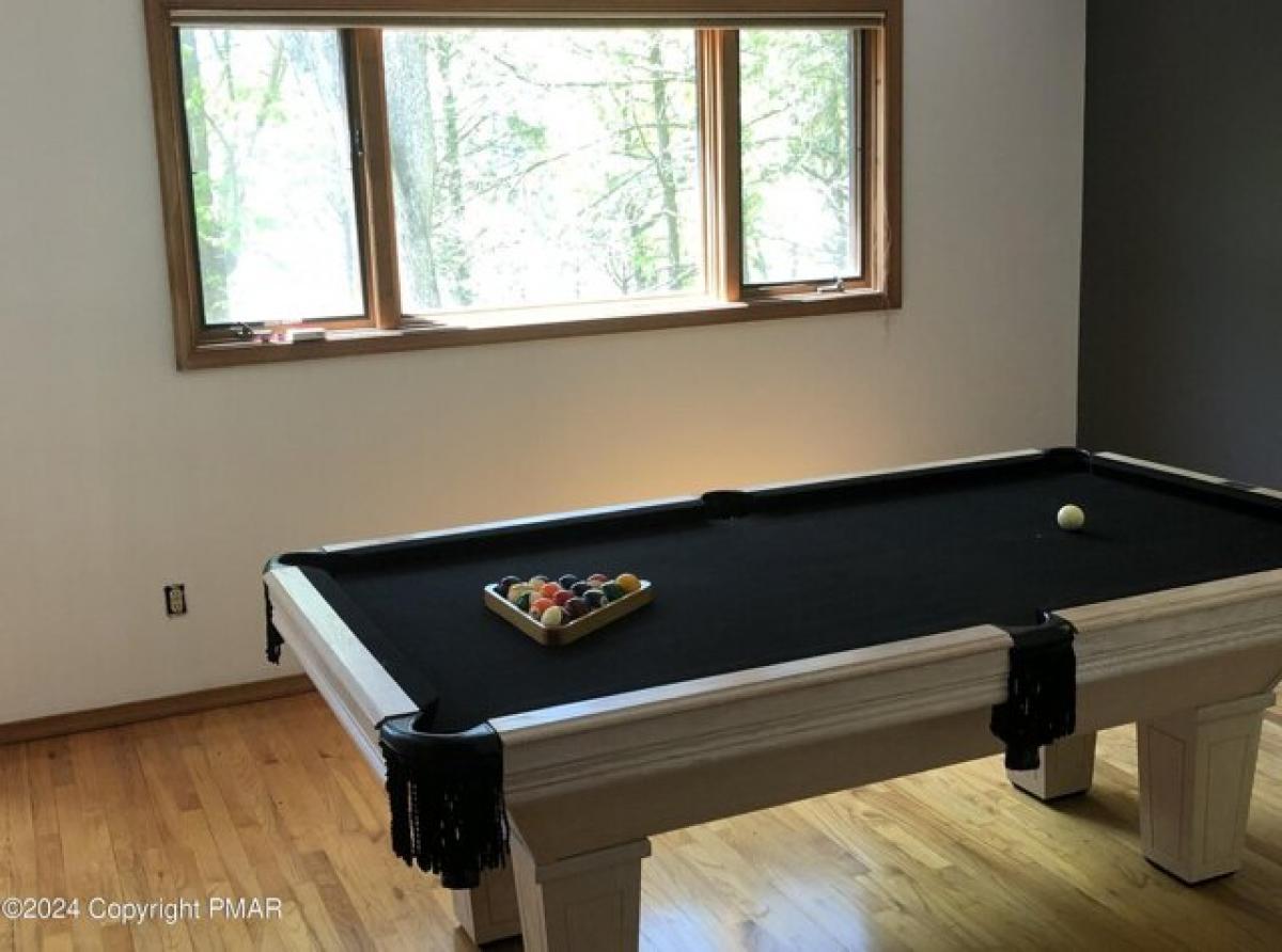 Picture of Home For Sale in Bushkill, Pennsylvania, United States