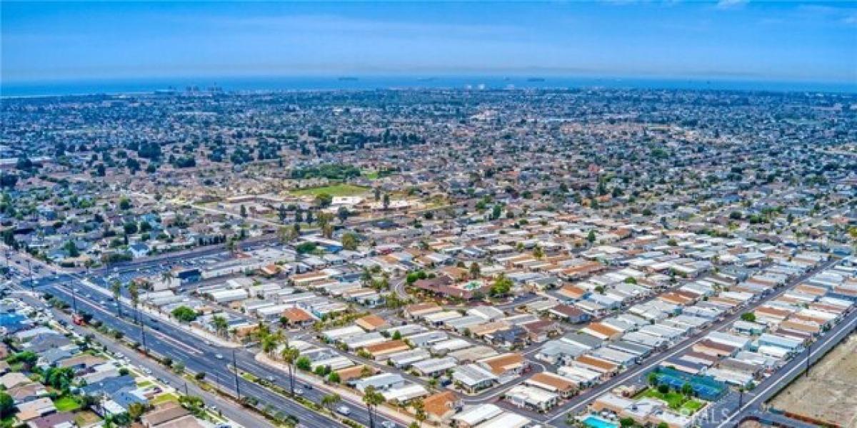 Picture of Home For Sale in Huntington Beach, California, United States