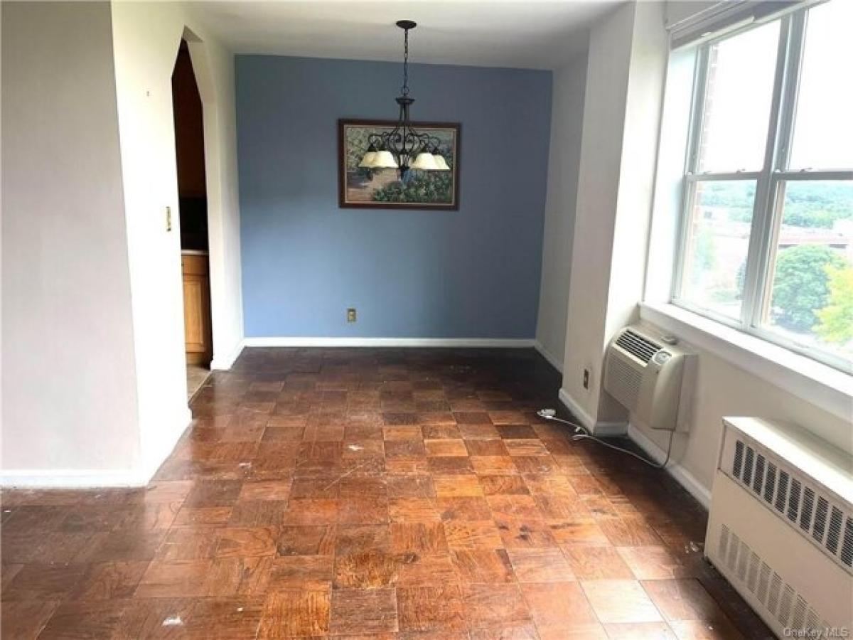 Picture of Home For Sale in White Plains, New York, United States