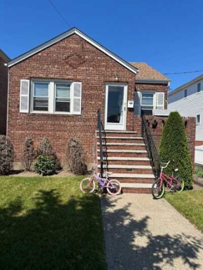 Home For Sale in Howard Beach, New York