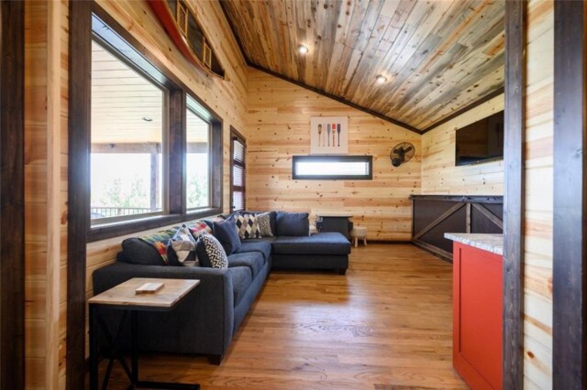 Picture of Home For Sale in Broken Bow, Oklahoma, United States