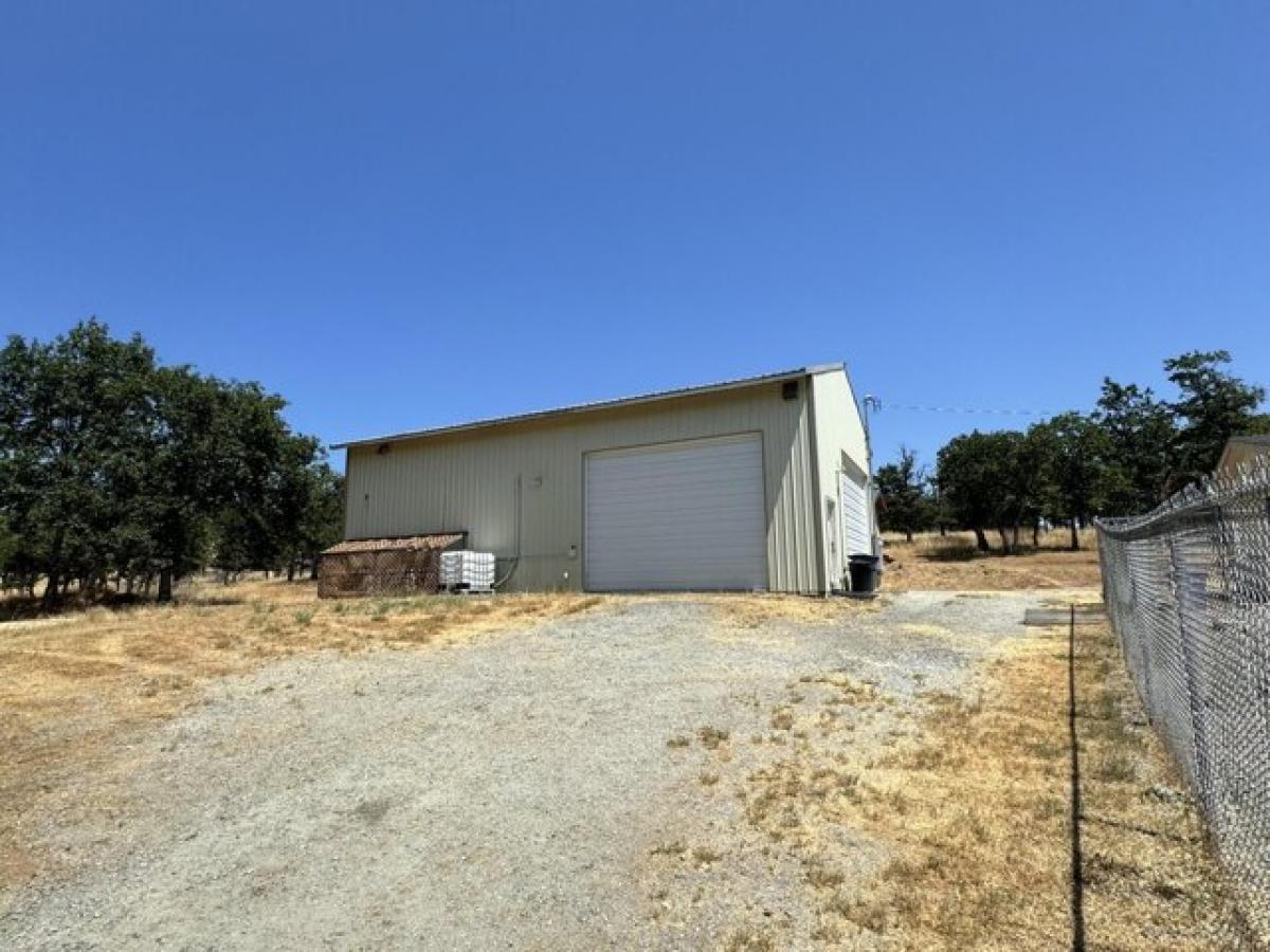 Picture of Home For Sale in Central Point, Oregon, United States