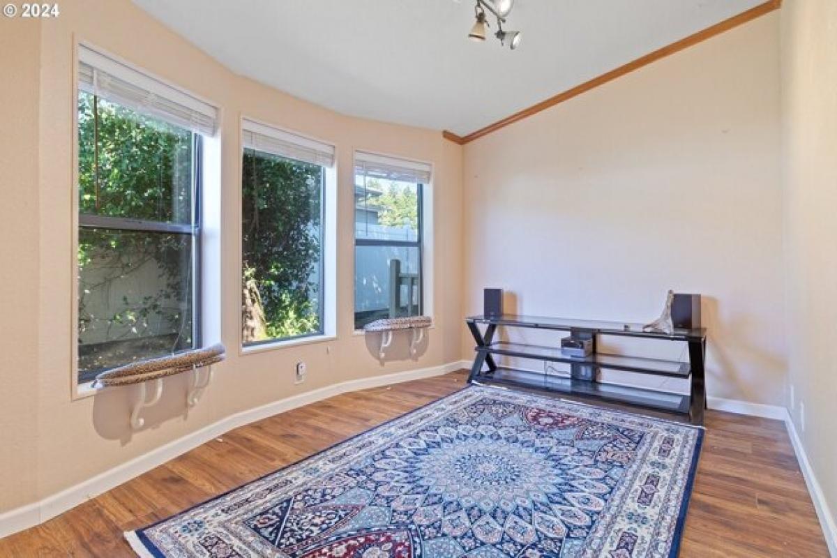 Picture of Home For Sale in Beaverton, Oregon, United States