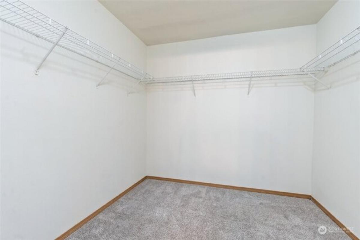 Picture of Home For Sale in Puyallup, Washington, United States